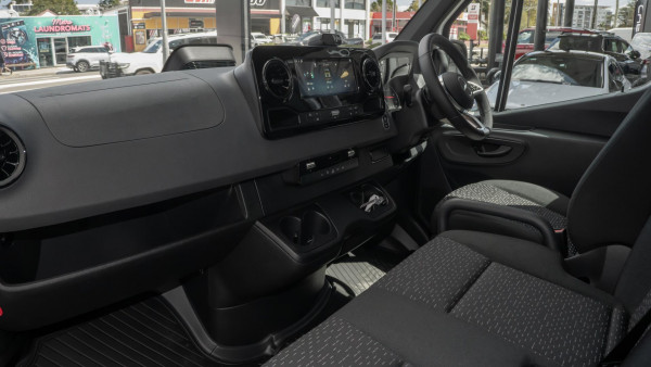 2026 Mercedes-Benz Sprinter VS30 315CDI Bus image 8