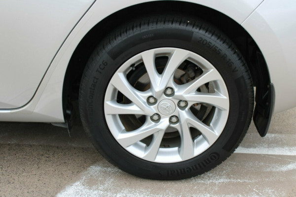 2016 Toyota Corolla ZWE186R Hybrid Hatch Image 14