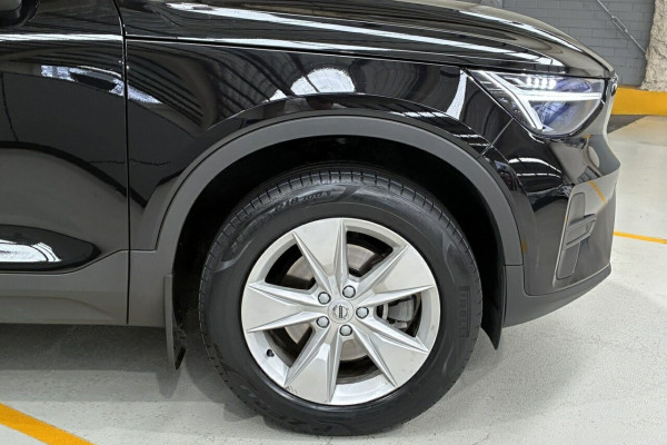 2025 Volvo XC40 XZ Plus B4 SUV Image 4