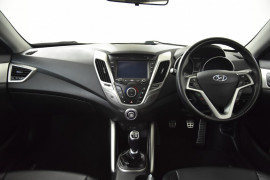 2013 Hyundai Veloster FS3 + Hatchback Image 5