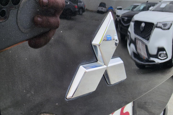 2023 Mitsubishi Outlander ZM Black Edition SUV Image 13