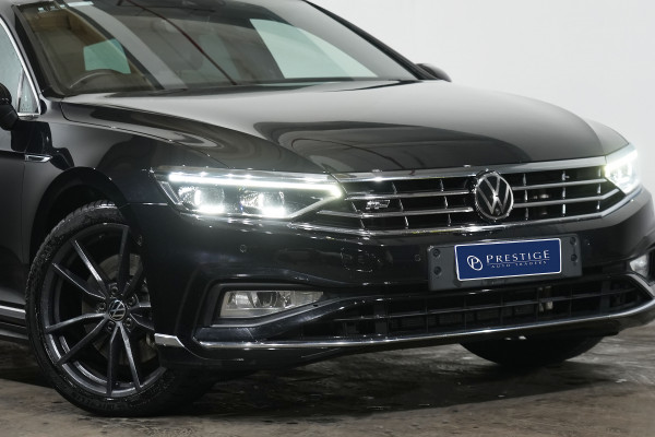 2023 Volkswagen Passat 206TSI R-Line SUV Image 2