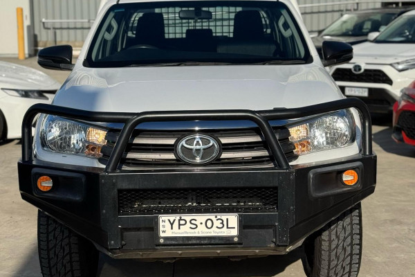 2018 Toyota HiLux 1Y46270EQ SR Cab Chassis Image 2