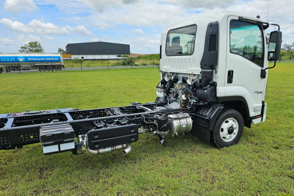 2025 Isuzu FRR 110-240 AM D53 Cab Chassis Image 8