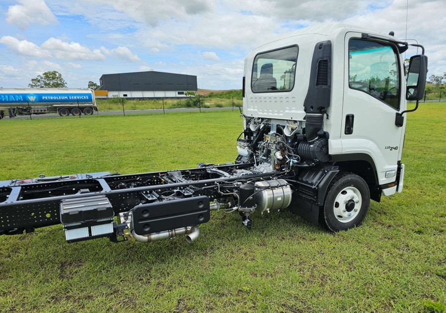 2025 Isuzu FRR 110-240 AM D53 Cab Chassis Image 8