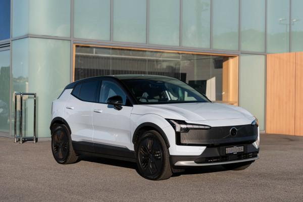 2026 Volvo EX30 Cross Country  Ultra Twin Motor Performance SUV Image 1
