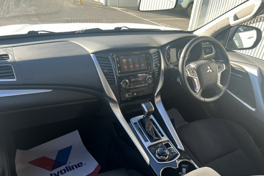 2016 Mitsubishi Pajero Sport QE GLX SUV Image 23