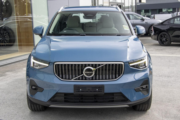 2023 Volvo XC40 XZ Ultimate B4 Bright SUV Image 4