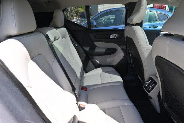 2022 Volvo XC40 XZ T4 Inscription SUV image 9