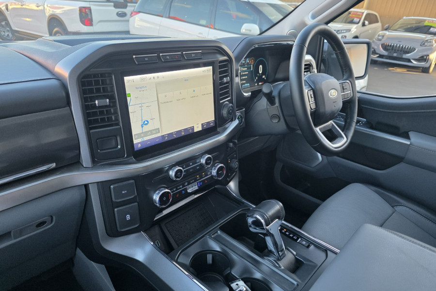 2023 Ford F-150 No Series Lariat Dual Cab Image 12
