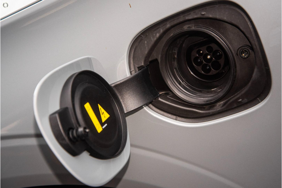 2025 Volvo XC60 UZ Plus T8 Plug-in Hybrid SUV Image 11