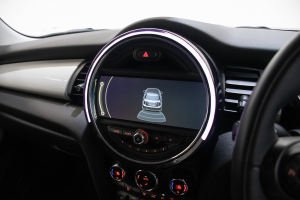 2015 MINI Cooper S Hatch Image 18