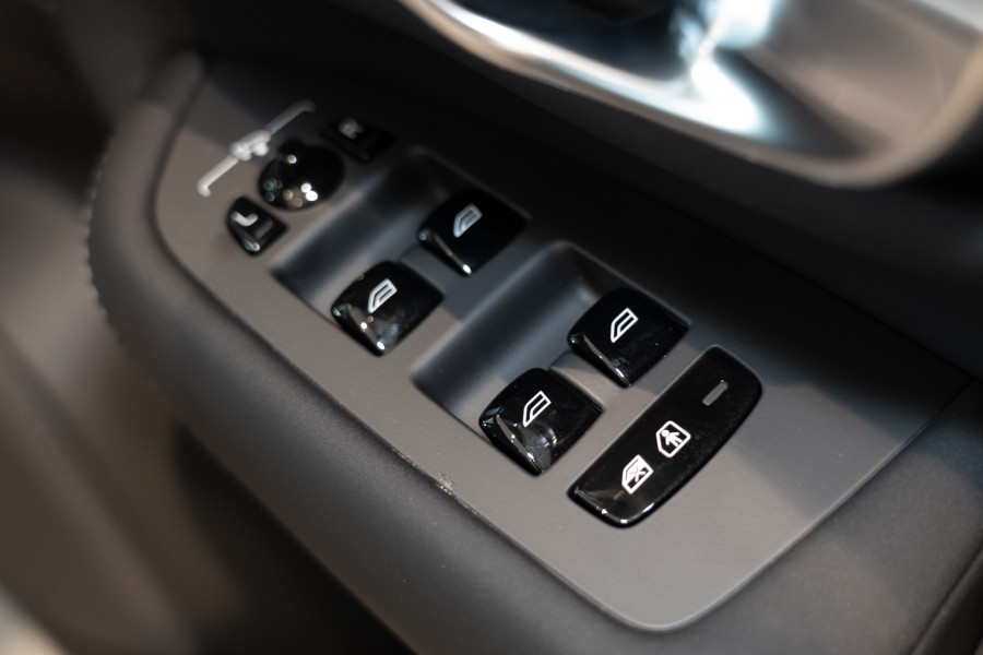 2025 MY26 Volvo XC90 L Series Ultra B5 Dark SUV