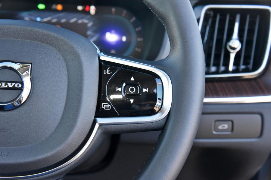 2023 MY24 Volvo XC60  Ultimate B5 Bright SUV Image 9