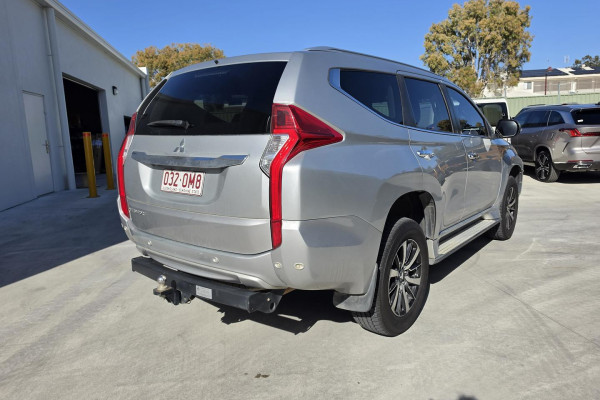 2017 Mitsubishi Pajero Sport QE Exceed SUV Image 3