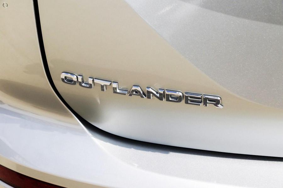 2026 Mitsubishi Outlander ZM ES SUV Image 11