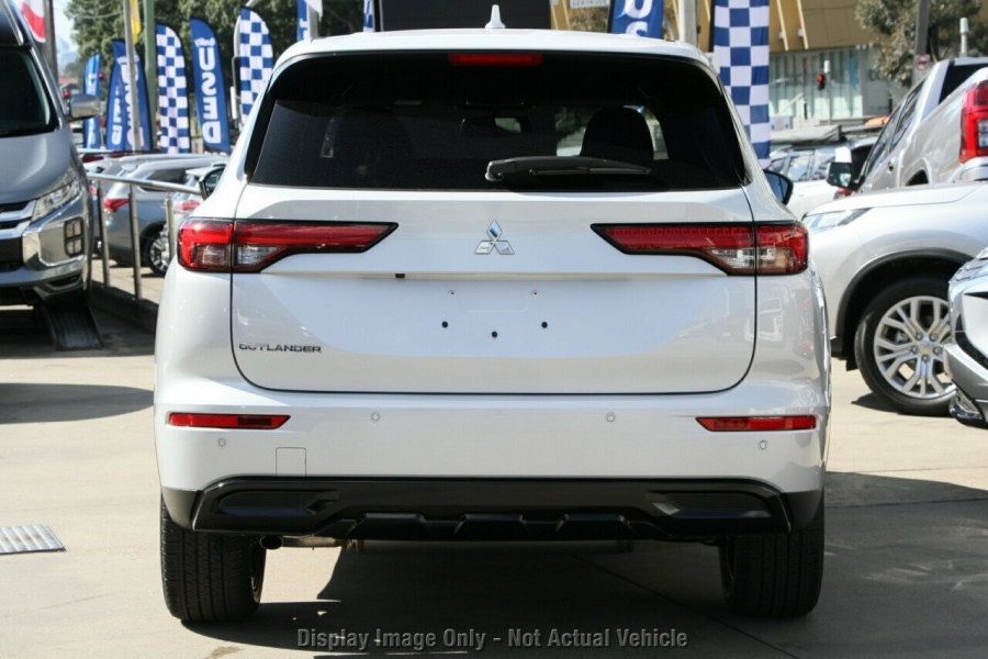 2024 Mitsubishi Outlander ZM Black Edition SUV Image 18