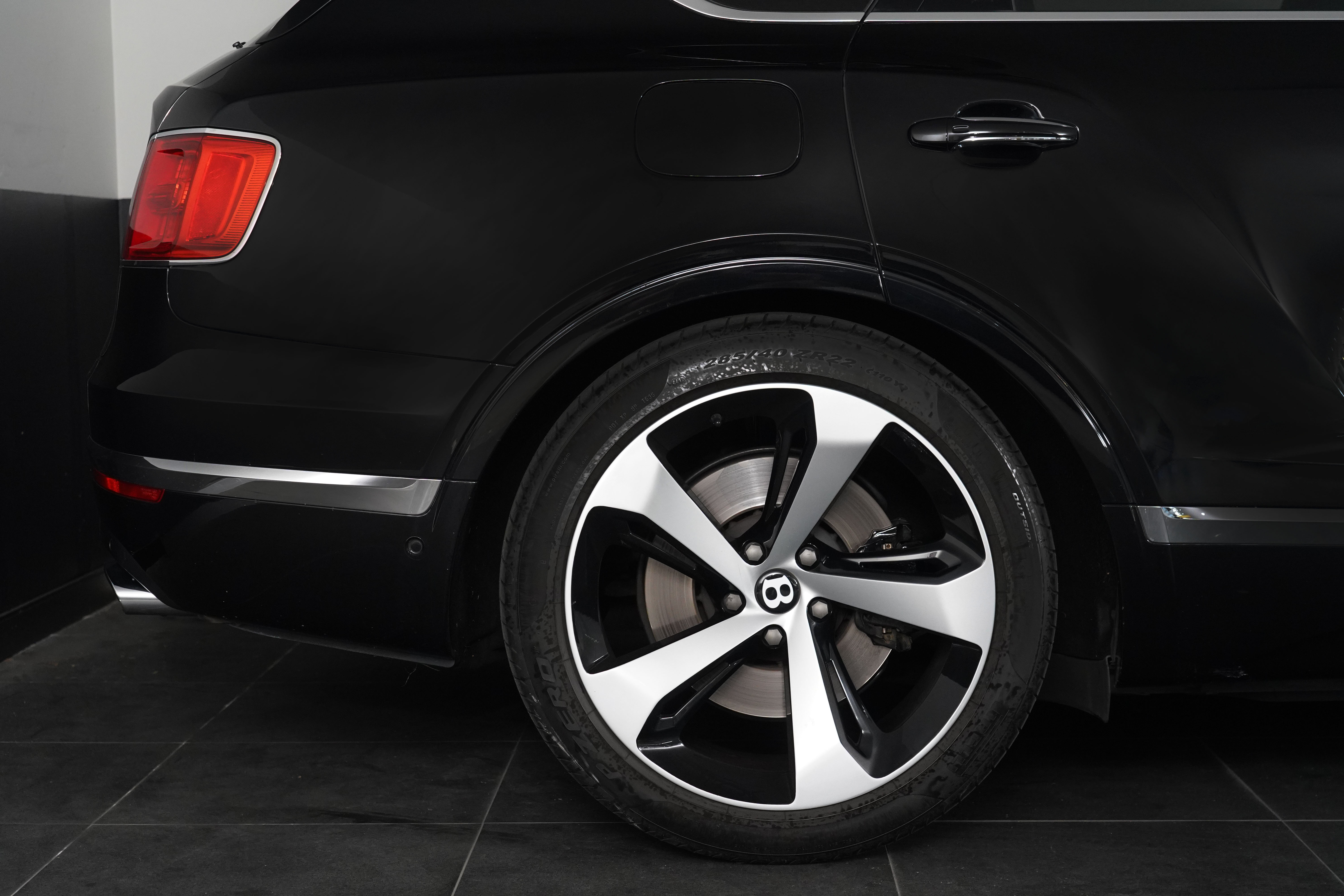2018 Bentley Bentayga W12 Seven Seat SUV Image 17