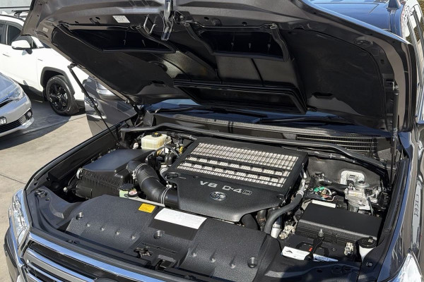 2019 Toyota LandCruiser VDJ200R VX SUV Image 32