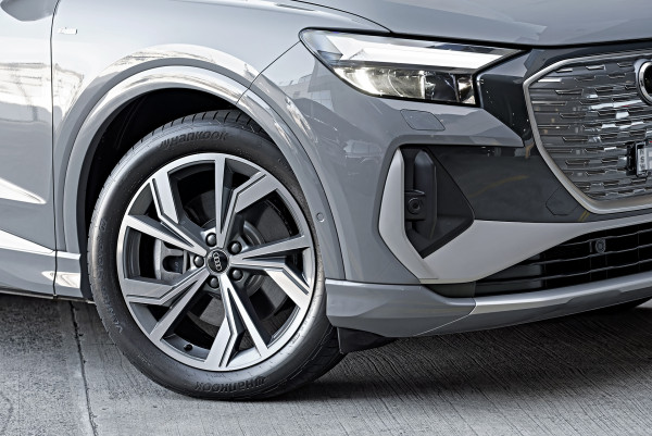 2025 Audi Q4 e-tron F4 45 SUV image 6