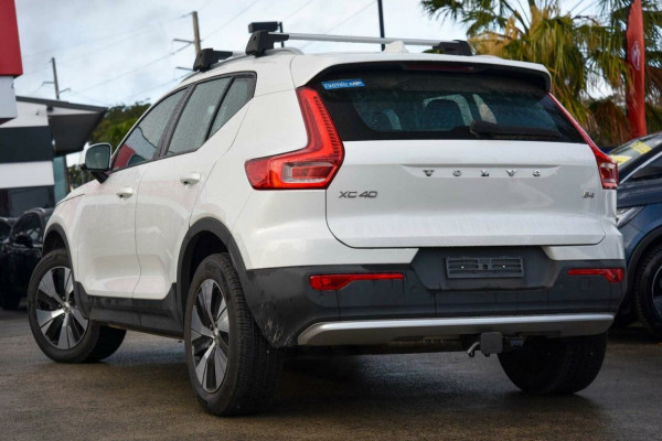 2022 MY23 Volvo XC40 XZ Plus B4 SUV Image 2