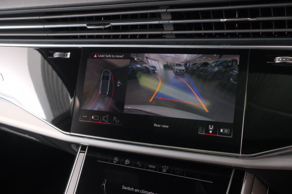 2026 MY25 Audi Q7 4M TFSI 250kW S line SUV image 12