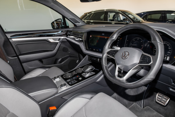 2022 Volkswagen Touareg CR 210TDI R-Line SUV image 7