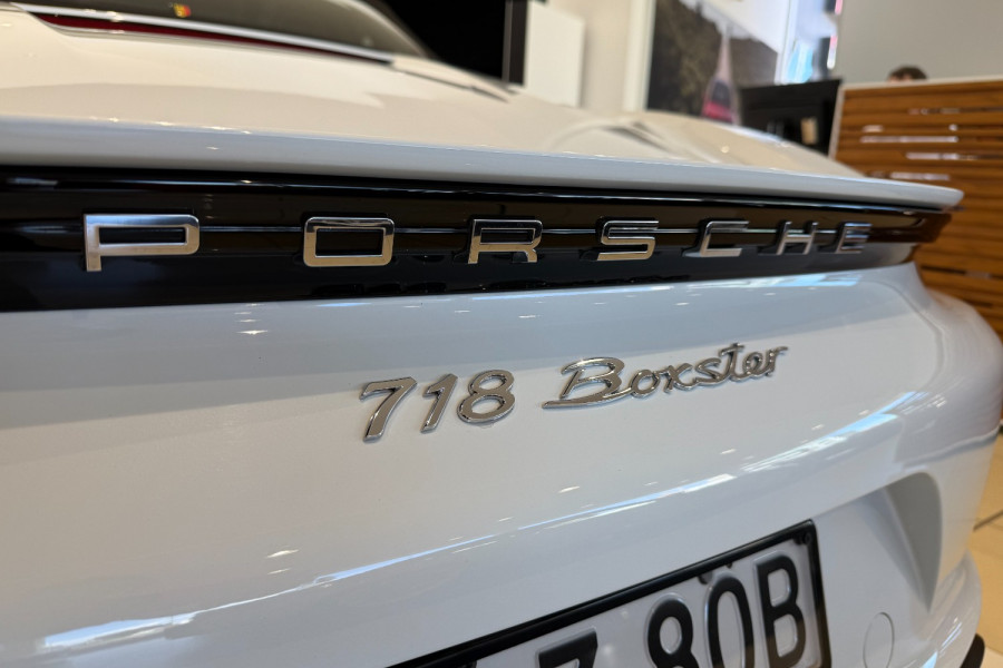 2016 MY17 Porsche 718 982  Convertible Image 22