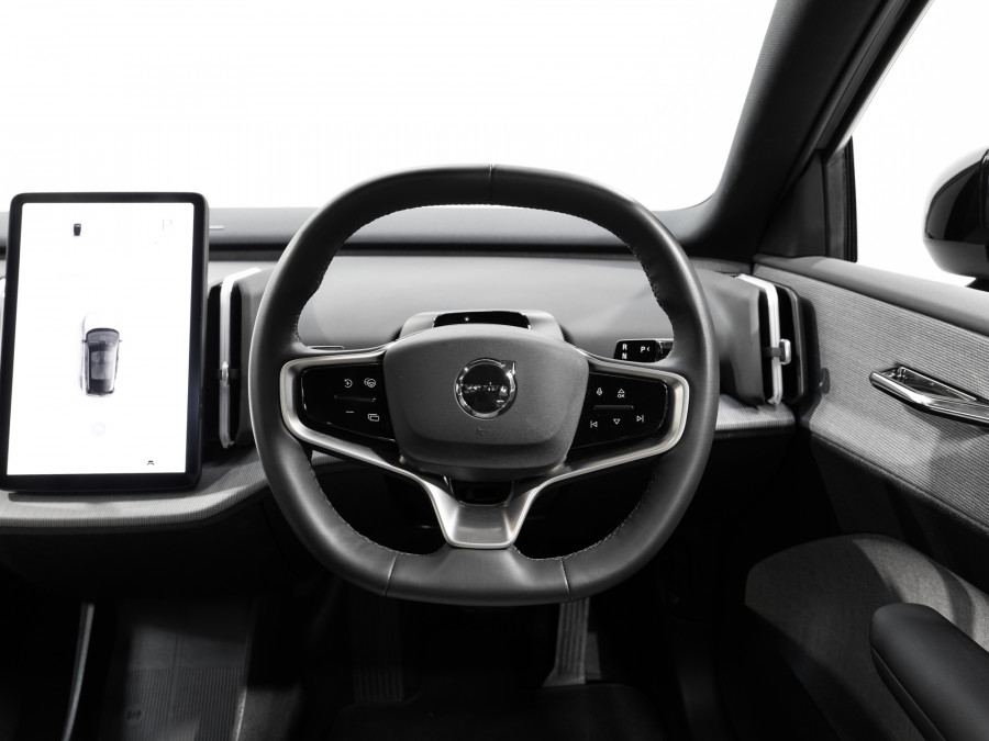 2026 Volvo EX30  Single Motor Extended Range Ultra SUV Image 17