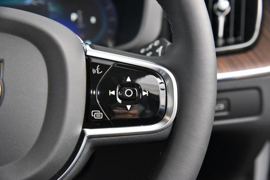 2023 Volvo XC60  Ultimate B6 Dark SUV Image 14