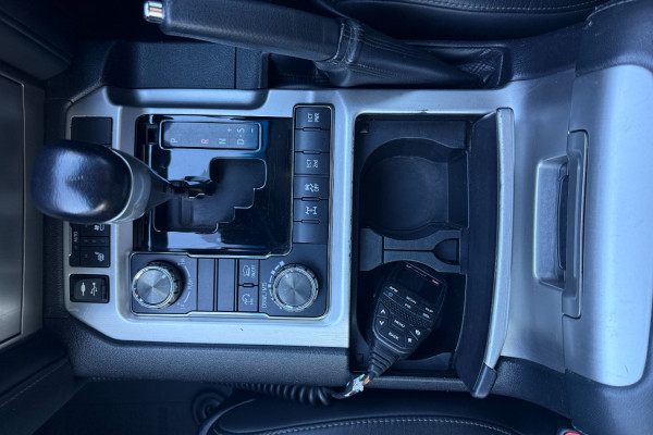 2019 Toyota LandCruiser VDJ200R Sahara SUV Image 22