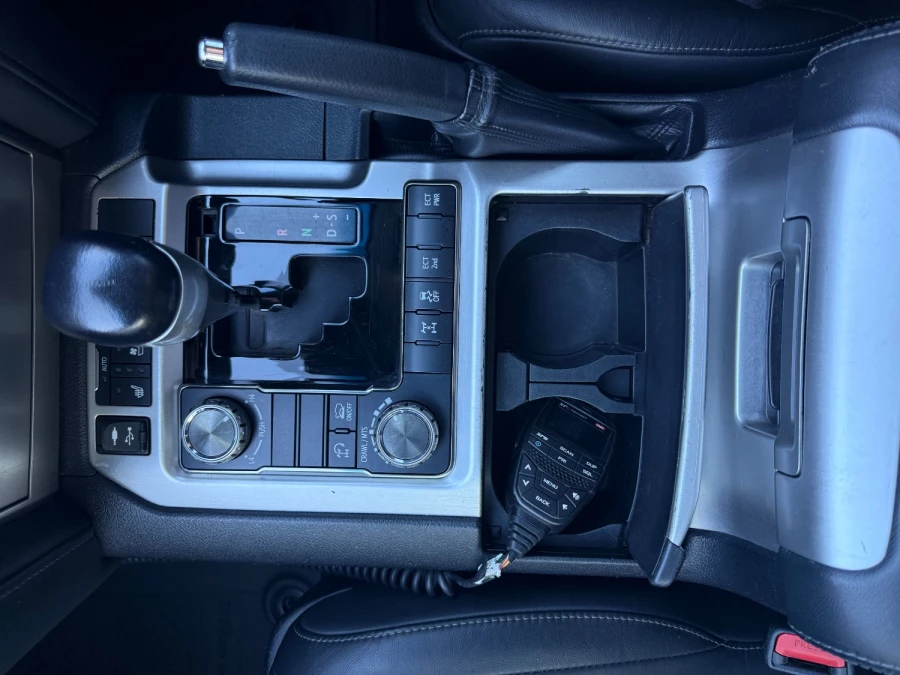 2019 Toyota LandCruiser VDJ200R Sahara SUV Image 22