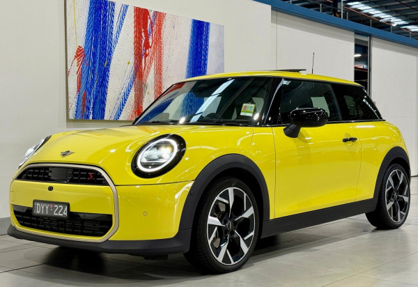 2025 MINI Cooper F65 S Favoured Hatch image 4