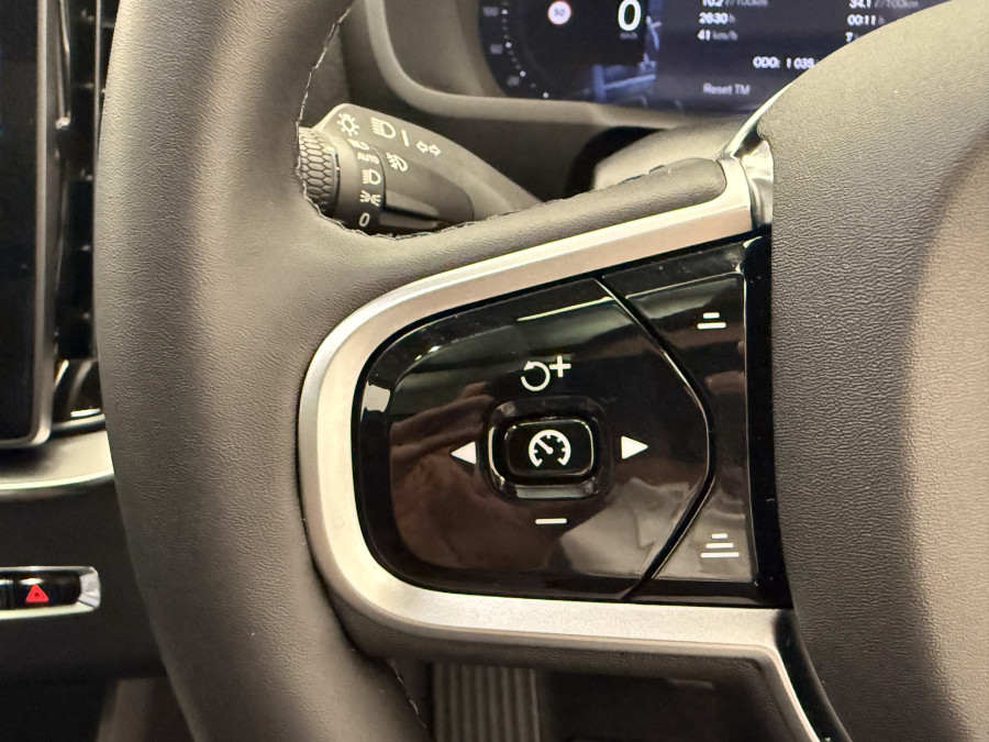 2025 MY26 Volvo XC90 L Series Plus B5 Bright SUV Image 17