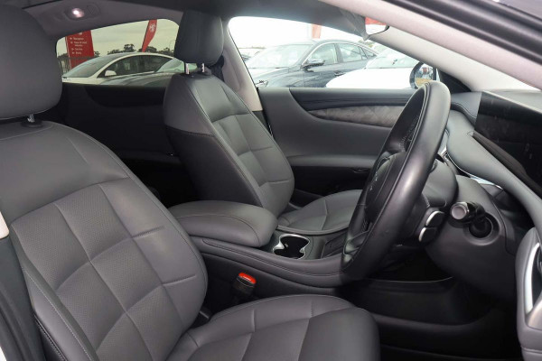 2025 MG IM5 P12L Premium Hatch Image 9