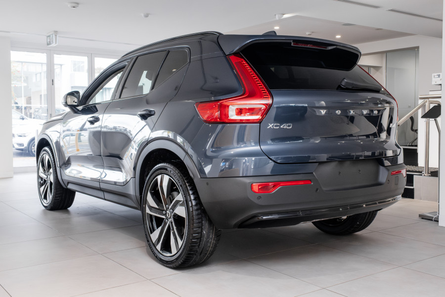 2026 Volvo XC40 XZ Ultra B4 Dark SUV Image 2