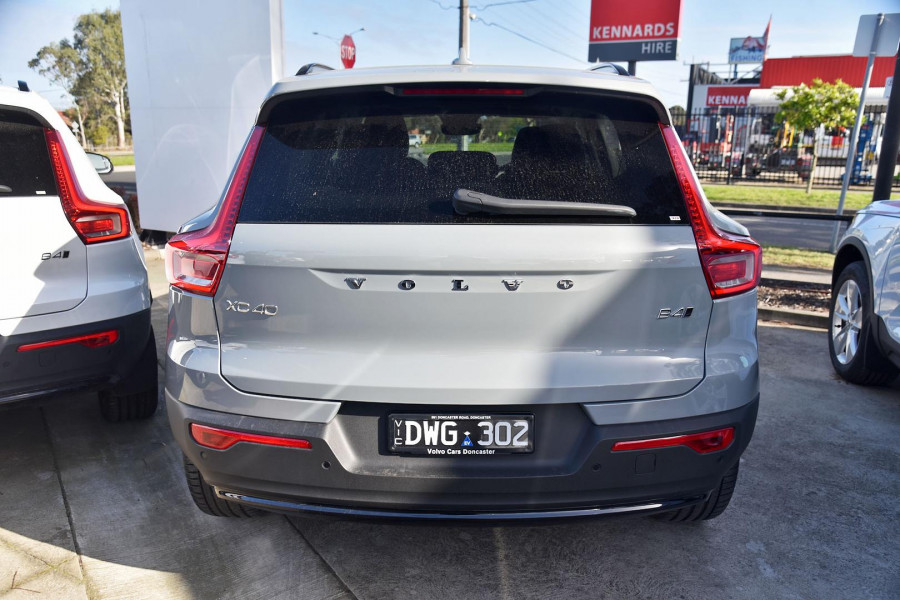 2025 MY26 Volvo XC40 XZ Ultra B4 Dark SUV Image 3