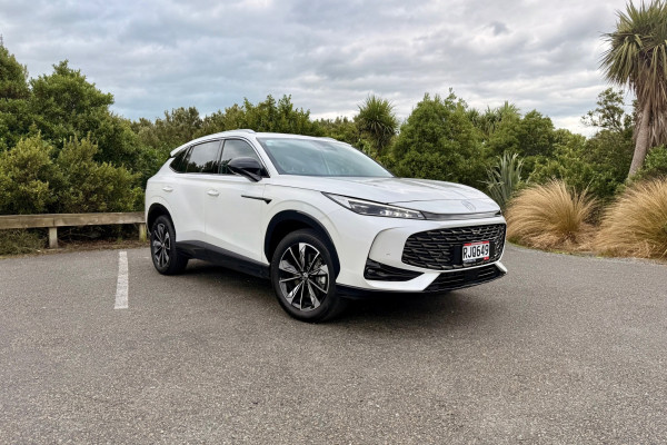 2025 MG HS AS33H Essence Hybrid+ SUV