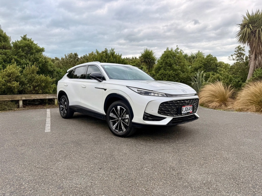 2025 MG HS AS33H Essence Hybrid+ SUV Image 1