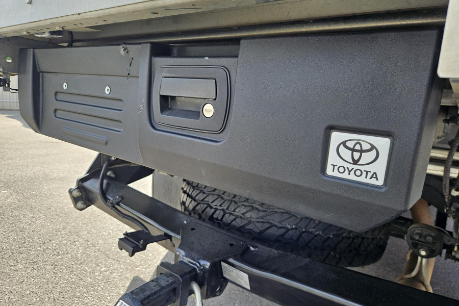 2022 Toyota HiLux GUN126R SR Double-Cab Cab-Chassis Image 11