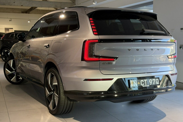 2026 Volvo EX90  Ultra Twin Motor Performance SUV Image 3