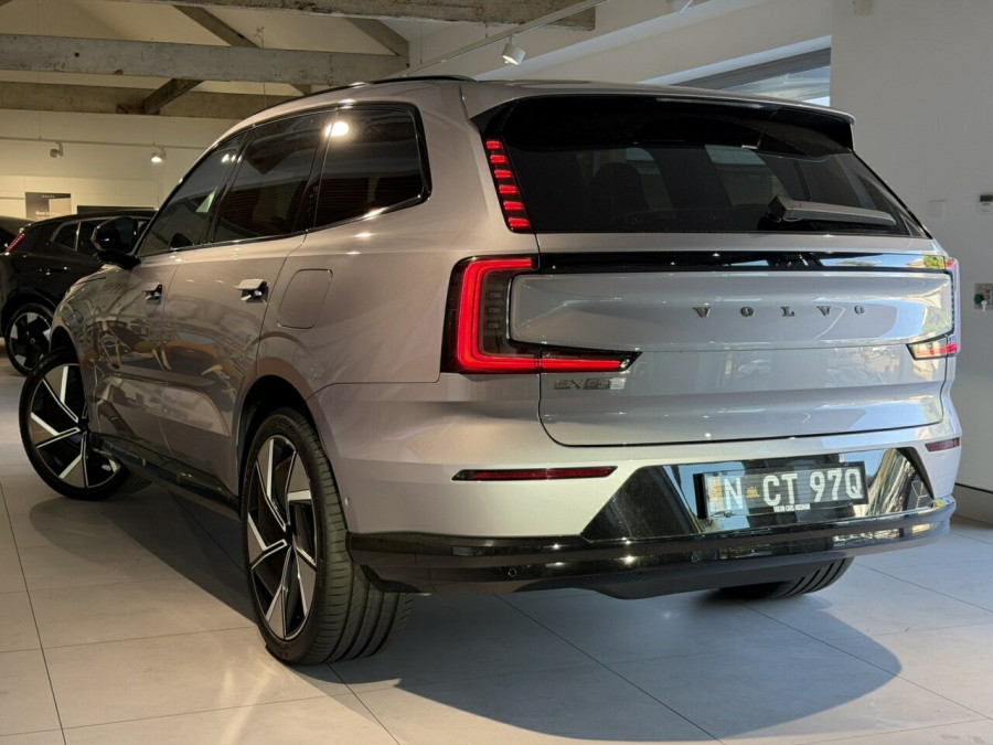2026 Volvo EX90  Ultra Twin Motor Performance SUV Image 3
