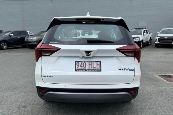 2025 Mahindra XUV700  AX7L SUV Image 9