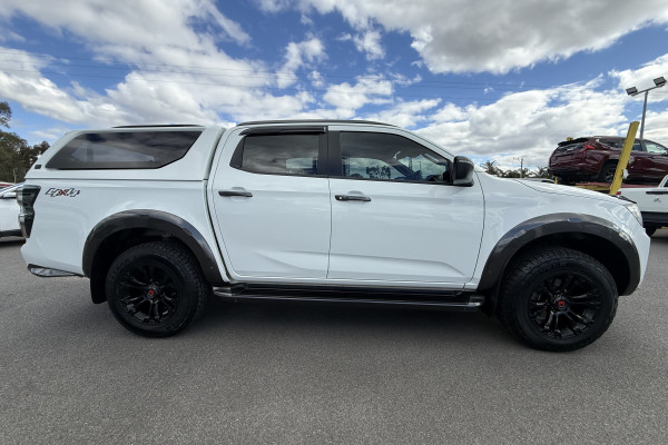 2021 Isuzu D-MAX RG X-TERRAIN Ute Image 4