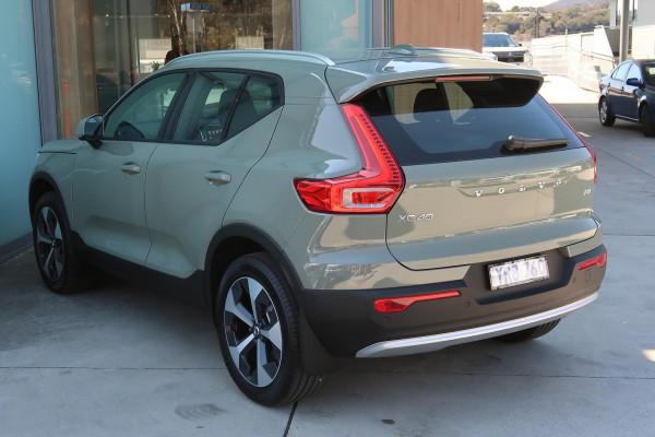 2024 Volvo XC40 XZ Plus B4 SUV Image 4