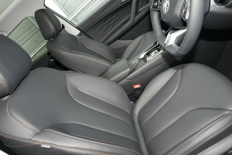 2024 MY24.5 MG HS AS33 Essence SUV Image 21