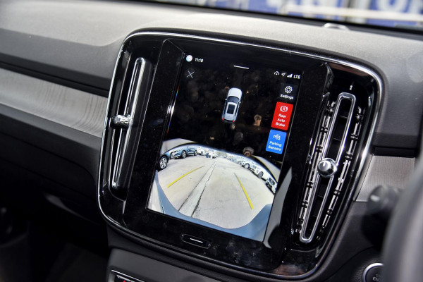 2025 Volvo XC40 XZ Plus B4 SUV Image 11