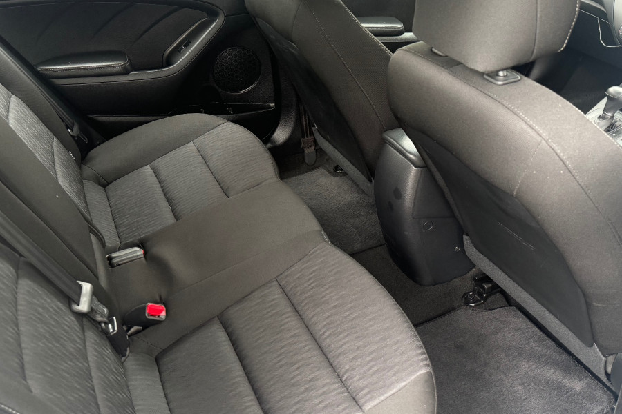 2016 Kia Cerato YD S Hatch Image 12