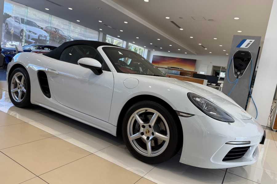 2016 MY17 Porsche 718 982  Convertible Image 20