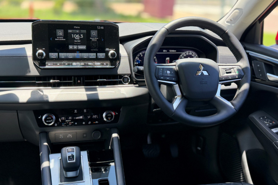 2024 Mitsubishi Outlander ZM Exceed SUV Image 14